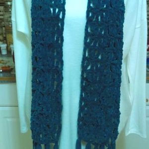 Long scarf with fringes